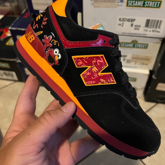 New Balance Elmo - Picture 2 of 5